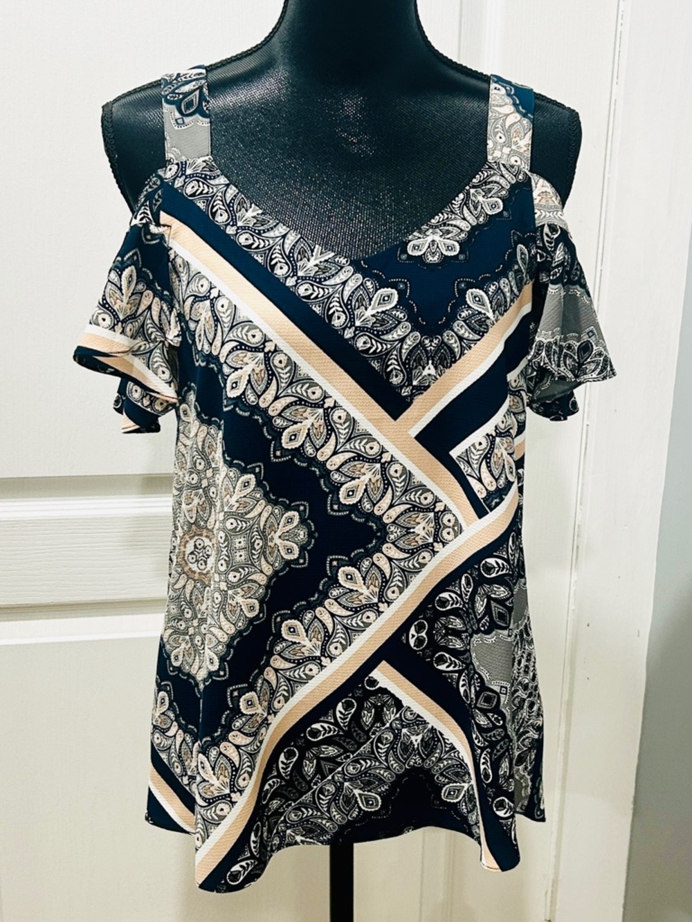 NWOT - Le Chateau Navy and Cream Paisley Cold-Shoulder Tunic